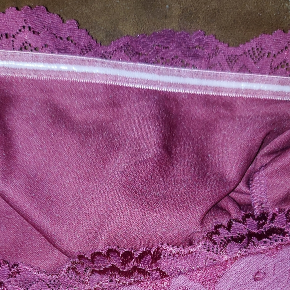 Burgundy lace dress - Picture 3 of 5